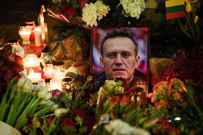 Putin Begins Prosecution Of Russians For Laying Flowers And Candles In Memory Of 'Murdered' Putin Critic, Alexei Navalny