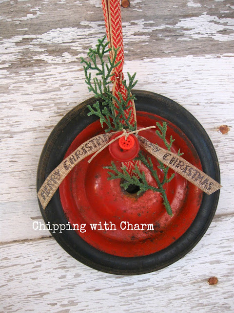 Chipping with Charm: Wheel Wreath...www.chippingwithcharm.blogspot.com