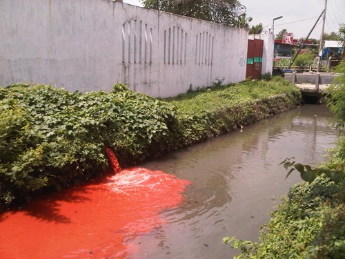  Limbah  Cair Pabrik  Plastik Empunala Cemari Kali Sinoman 