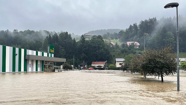 Поплаве оставиле пустош у Словенији: Смртни случајеви, оштећени путеви и куће, војска у акцији /ФОТО/