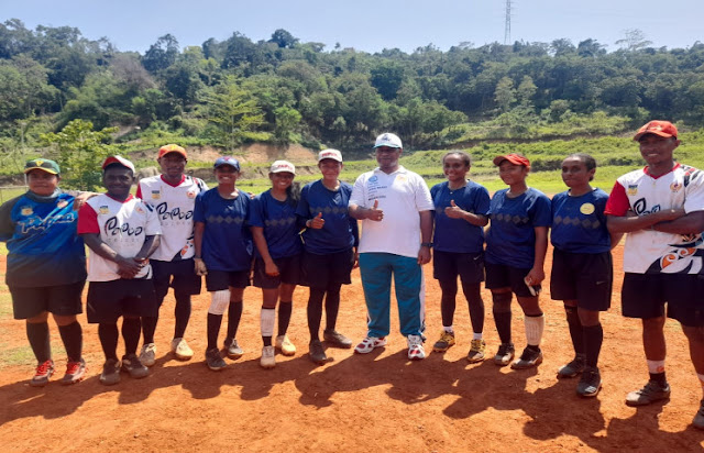 Universitas Cenderawasih (Uncen) Jayapura Berikan Beasiswa Untuk 3Atlet Softball PON Papua.lelemuku.com.jpg