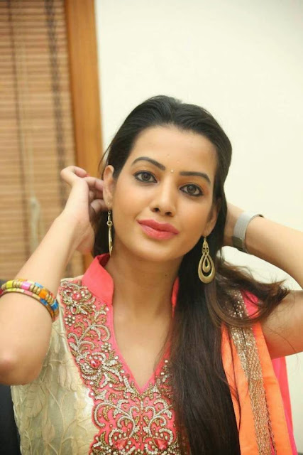 diksha panth armpit images