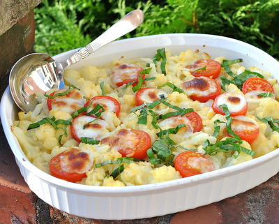 Cheesy Cauliflower Casserole with Caprese Tomatoes, another Easy Summer recipe @ AVeggieVenture.com. Low Carb. WW4. Vegetarian.