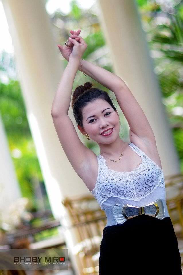 Foto model cantik indonesia pamer ketiak hot mulus banget