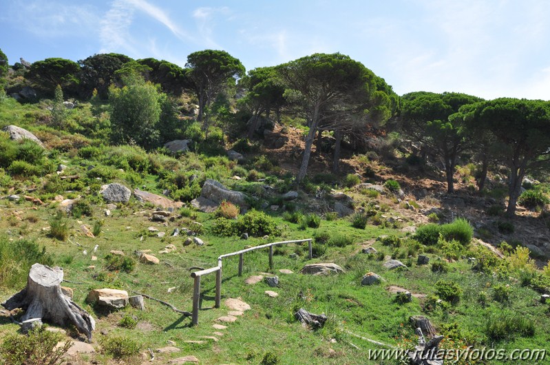 Sendero de la Peña y Punto de Información del Estrecho