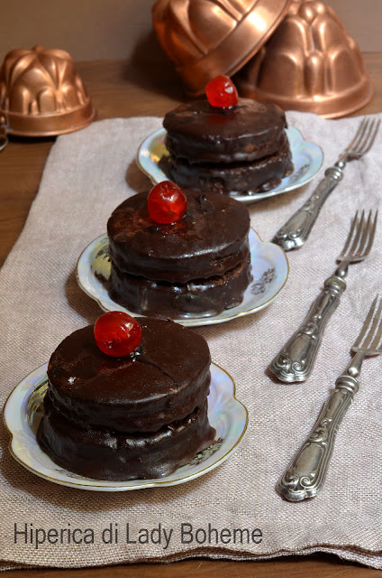 hiperica_lady_boheme_blog_di_cucina_ricette_gustose_facili_veloci_dolci_mini_sacher_torte_2