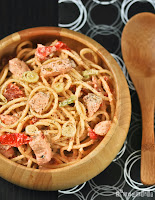 Spaguetti con salmón y tomates