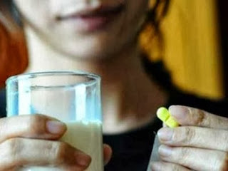 Mitos Atau Fakta?Larangan Minum Obat Dengan Susu