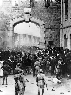 احتجاجات في القدس ضد الانتداب البريطاني العام 1938 (Getty)