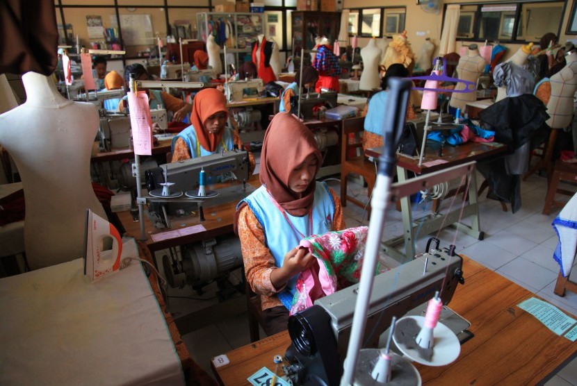 Pengembangan Model  Manajemen Praktik Kerja Industri di 