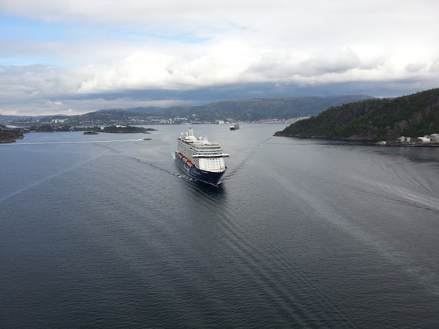 TUI Cruises' cruise ship Mein Schiff 4 departing Bergen, Norway; Askøy bridge