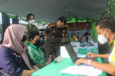 Hut Bhakti Adhyaksa ke 61 Dan Hut Ikatan Adhyaksa Dharmakarini Kejari Kota Tangerang Ajak Masyarakat Untuk Vaksin