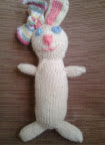 http://translate.googleusercontent.com/translate_c?depth=1&hl=es&rurl=translate.google.es&sl=en&tl=es&u=http://knittingwithoutanet.wordpress.com/2012/04/04/rabbecca-becky-bunny-free-pattern/&usg=ALkJrhitTEqn4xlBWqz93eupV7MnkbYqZQ