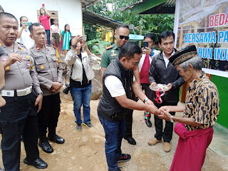 Dalam Rangka Perayaan 110 Tahun Injil Masuk Toraja, Wakapolres Torut Hadiri Penyerahan Kunci Bedah Rumah