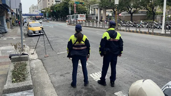 ▲警方將持續加強「車輛未停讓行人」執法及宣導，將汽機車駕駛正確通行觀念深植人心。（記者林明佑翻攝）