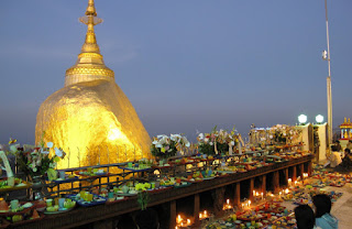 pagoda Kyaiktiyo de noche