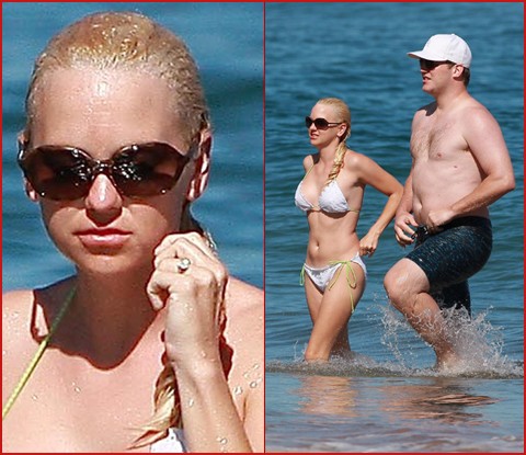 Anna Faris was wearing an engagement ring with Chris Pratt at the beach