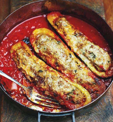 Baked, Filled Zucchini in Tomato Sauce