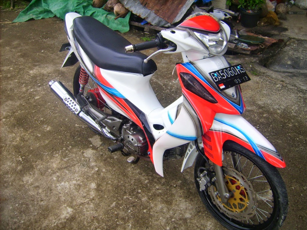 Modifikasi SUZUKI Smash Airbrush Putih Mutiara Motor Expose