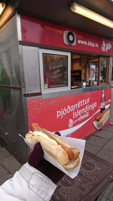 06-B%25C3%25A6jarins-Beztu-Pylsur-hot-dog-student-food-recommendation-in-europe