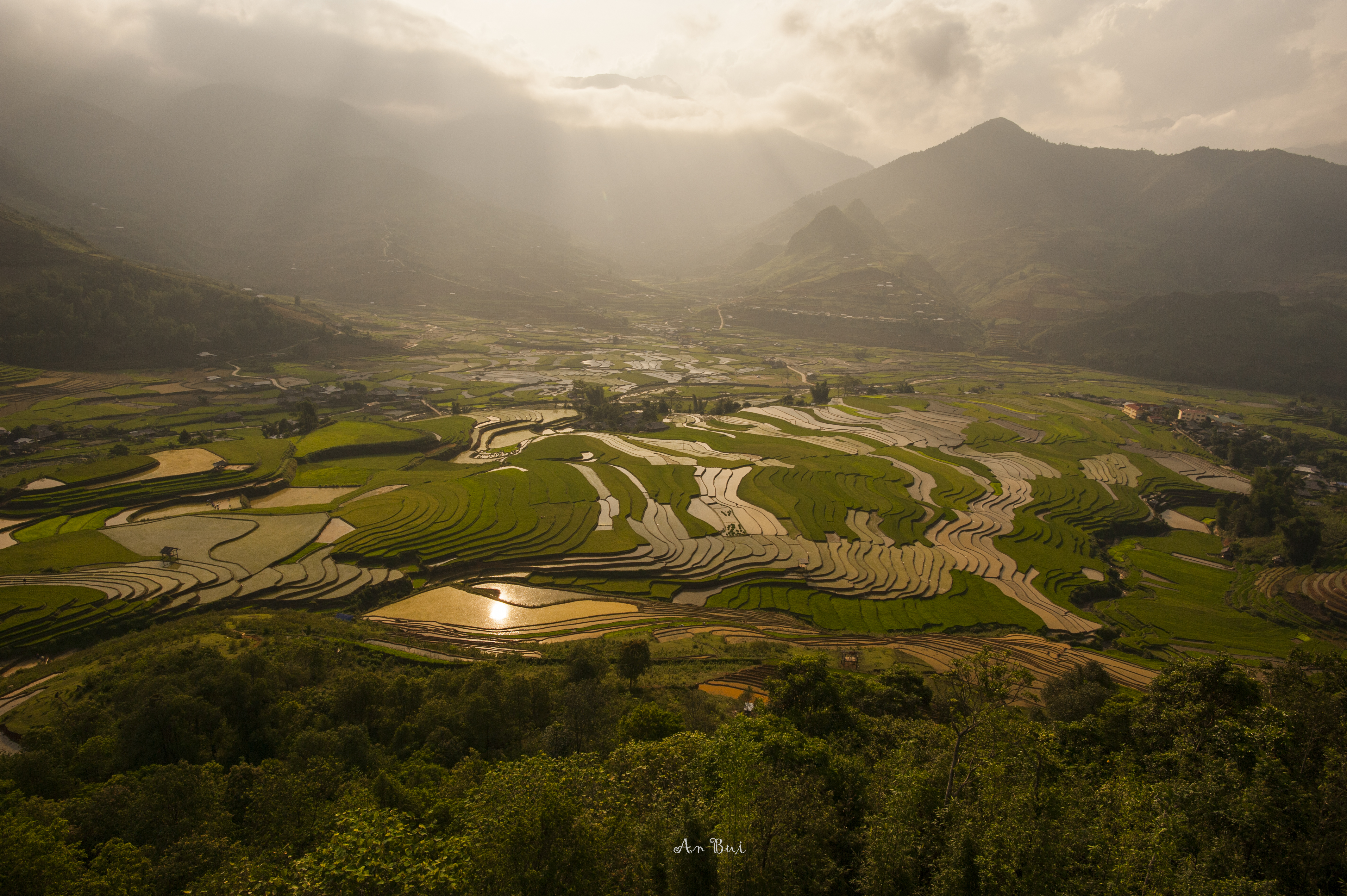 Ruộng bậc thang mùa nước đổ