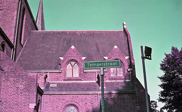 Tempelstraat, Groessen; LomoChrome Purple XR 100-400