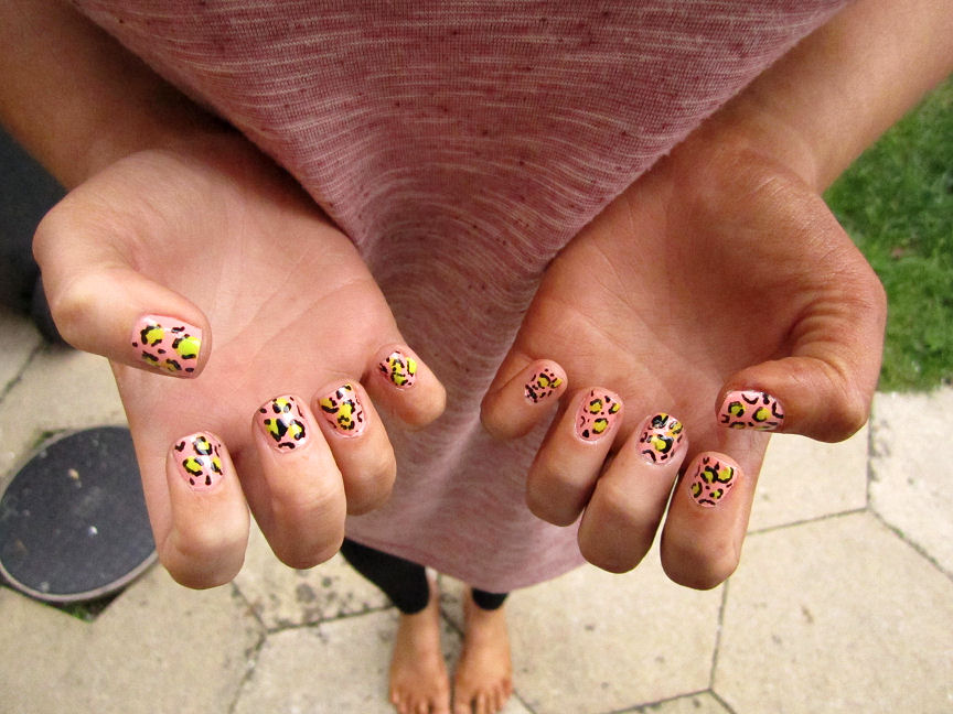 how to do animal print nails. to do leopard print nails.