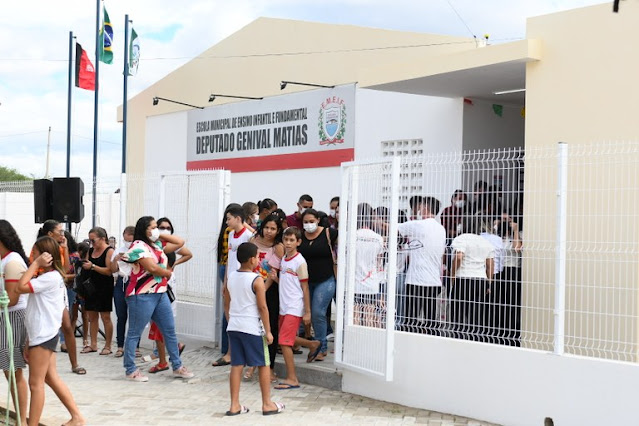 João Azevêdo entrega escola em Passagem e inspeciona obras da educação em Cacimba de Areia