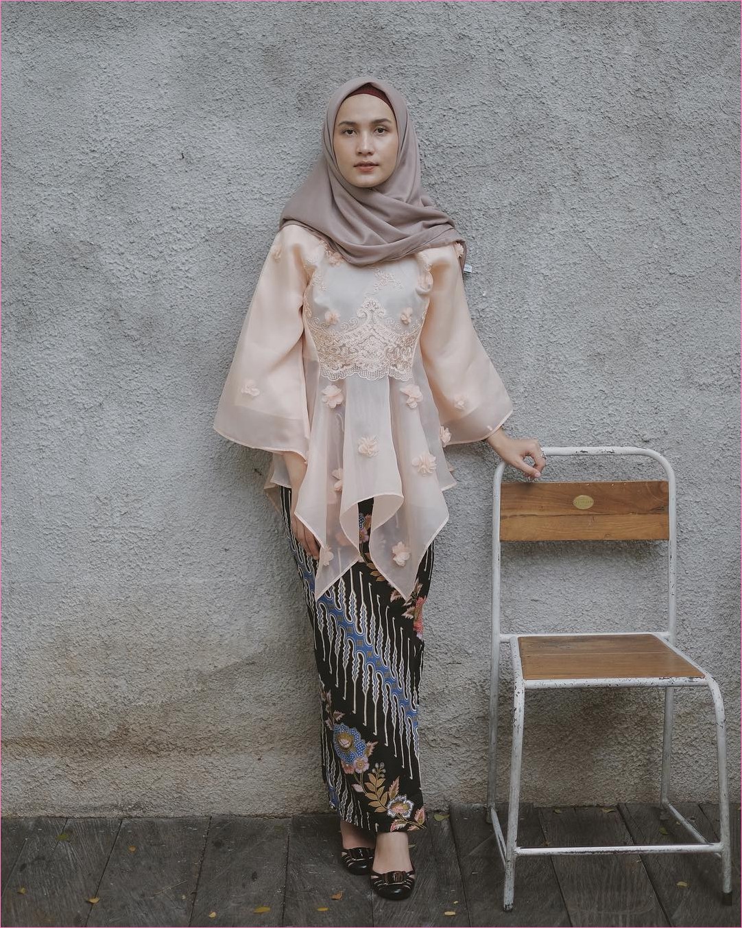  Desain model baju kondangan muslimah berhijab modern baik kebaya maupun dress yang dikena 22 Outfit Baju Kondangan Berhijab Ala Selebgram 2018