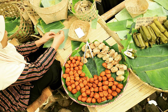 Pasar Papringan Ngadiprono Temanggung  Pasar Unik di Hutan 