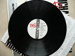 Michael Jackson BAD 1st Japan Press 28.3P-800 vinyl lp label
