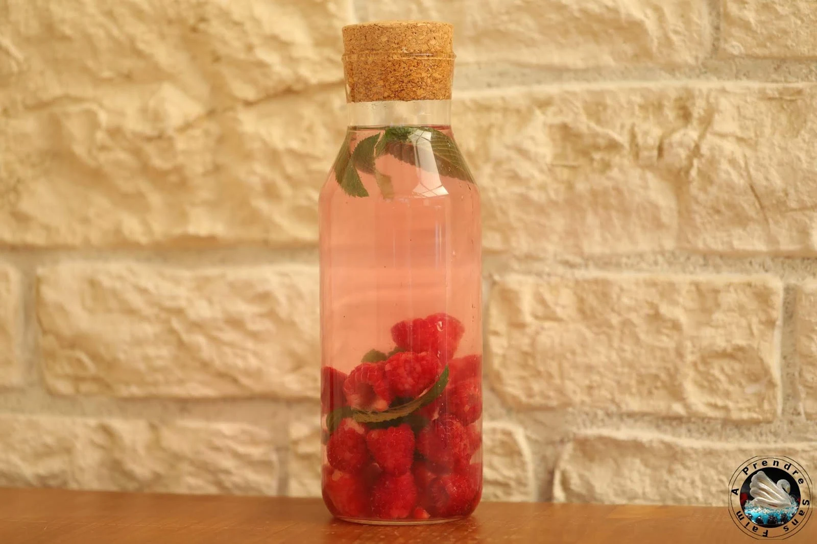 Eau détox framboises menthe