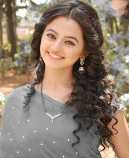 Kumpulan Foto Cantik Helly Shah Terbaru