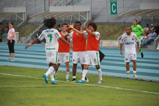 Chapecoense vence Metropolitano fora de casa e segue viva na competição.