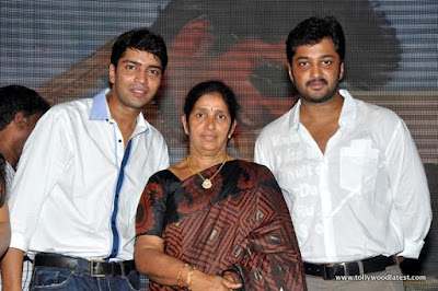 Allari Naresh with mother and brother 