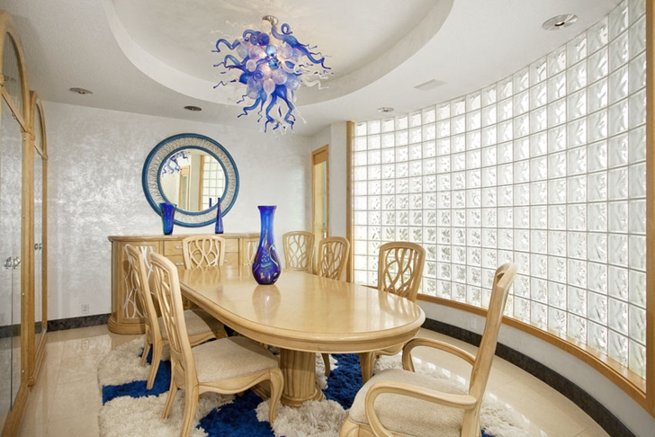 Dining table in Modern villa in Tampa Bay