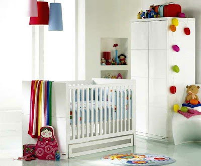 habitación colorida para bebé