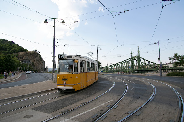 Ponte della Libertà e tram-Budapest