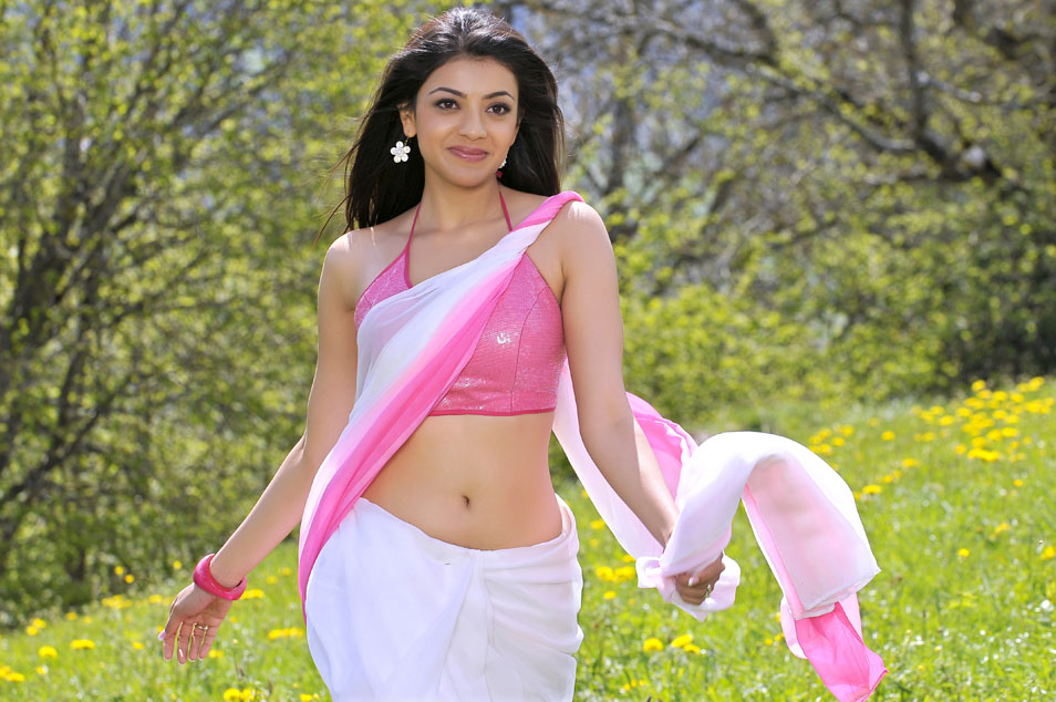 hot-sexy-indian-actress-desi-filmstar-movie-celebrity-Kajal-Agarwal-navel-waist-saree-blouse