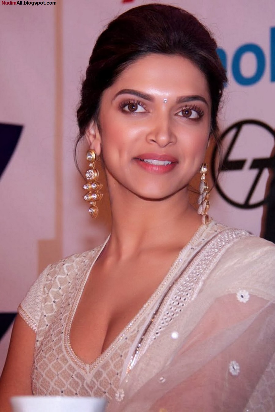 deepika-padukone-hot-2012