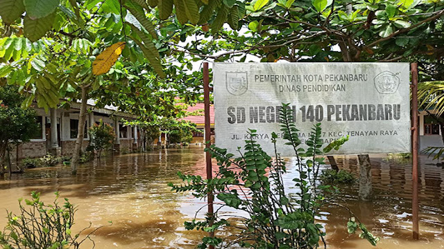 Hujan Deras Sebabkan SD di Pekanbaru Kebanjiran, Pembelajaran Tatap Muka Ditiadakan