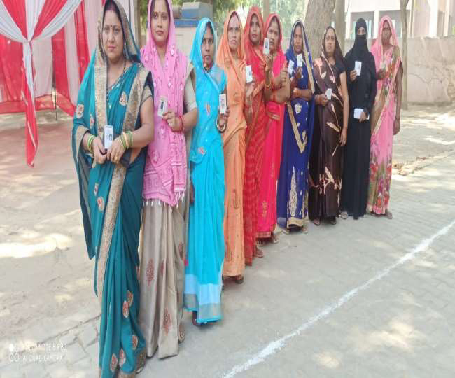 यूपी : प्रतापगढ़ में एमएलसी चुनाव के लिए 99. 25 प्रतिशत हुआ मतदान। 