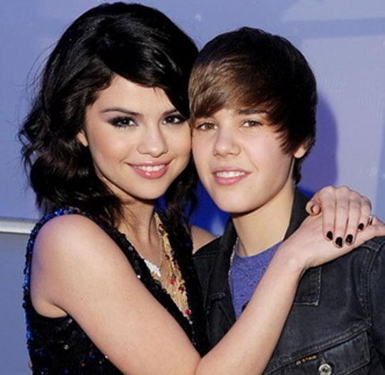 selena gomez e justin bieber namorando. selena gomez e justin bieber