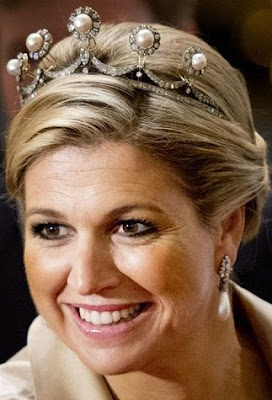 pearl button tiara netherlands queen maxima