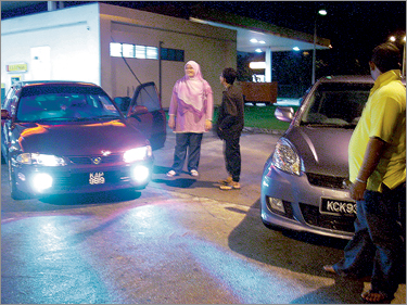 Seram:Misteri Wanita Berkebaya Merah Di Lebuhraya Gurun 