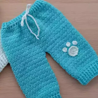 Pantalón de Bebé con Punto de Arroz a Crochet