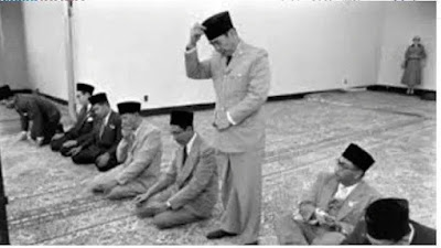 Cerita Soekarno Nyaris Kehilangan Nyawa Saat Salat Idul Ied, Dibidik Sniper NII, Meleset karena Bayangan