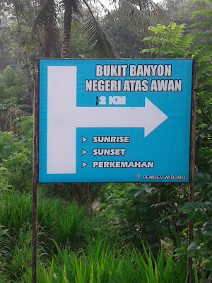 Papan-penunjuk-bukit-mbanyon.jpg