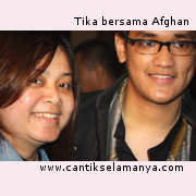 Tika foto bersama Afghan