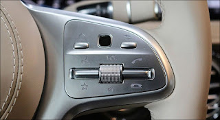 Nút bấm điều chỉnh tiện ích trên Vô lăng Mercedes S450 L
